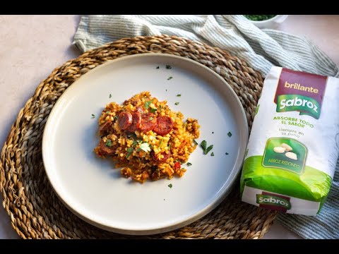 🥘 Paella con Chorizo: Descubre el Sabor Tradicional con Arroz Brillante! 🔥