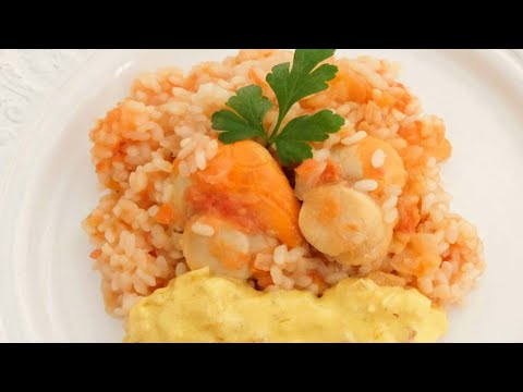 Arroz con vieiras y salsa de azafrán