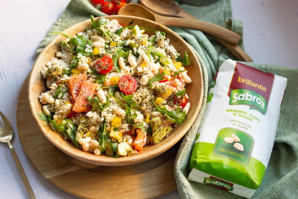 Ensalada de arroz y alubias blancas: una delicia saludable