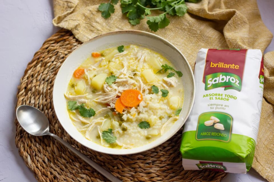 Sopa de arroz y pollo: receta tradicional y saludable