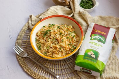 Arroz con arroz y fideos cilantro culantro