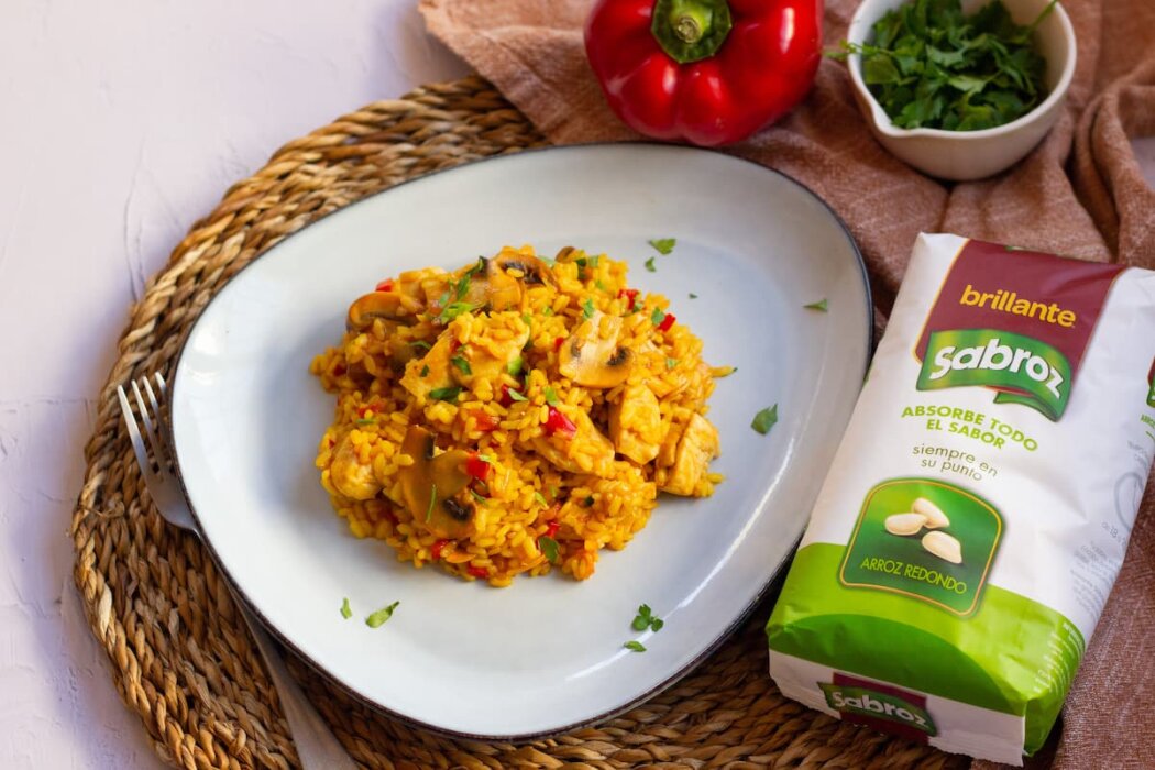 Arroz con pollo y champiñones: receta tradicional