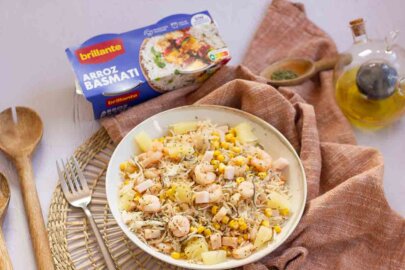 ensalada de arroz con gambas