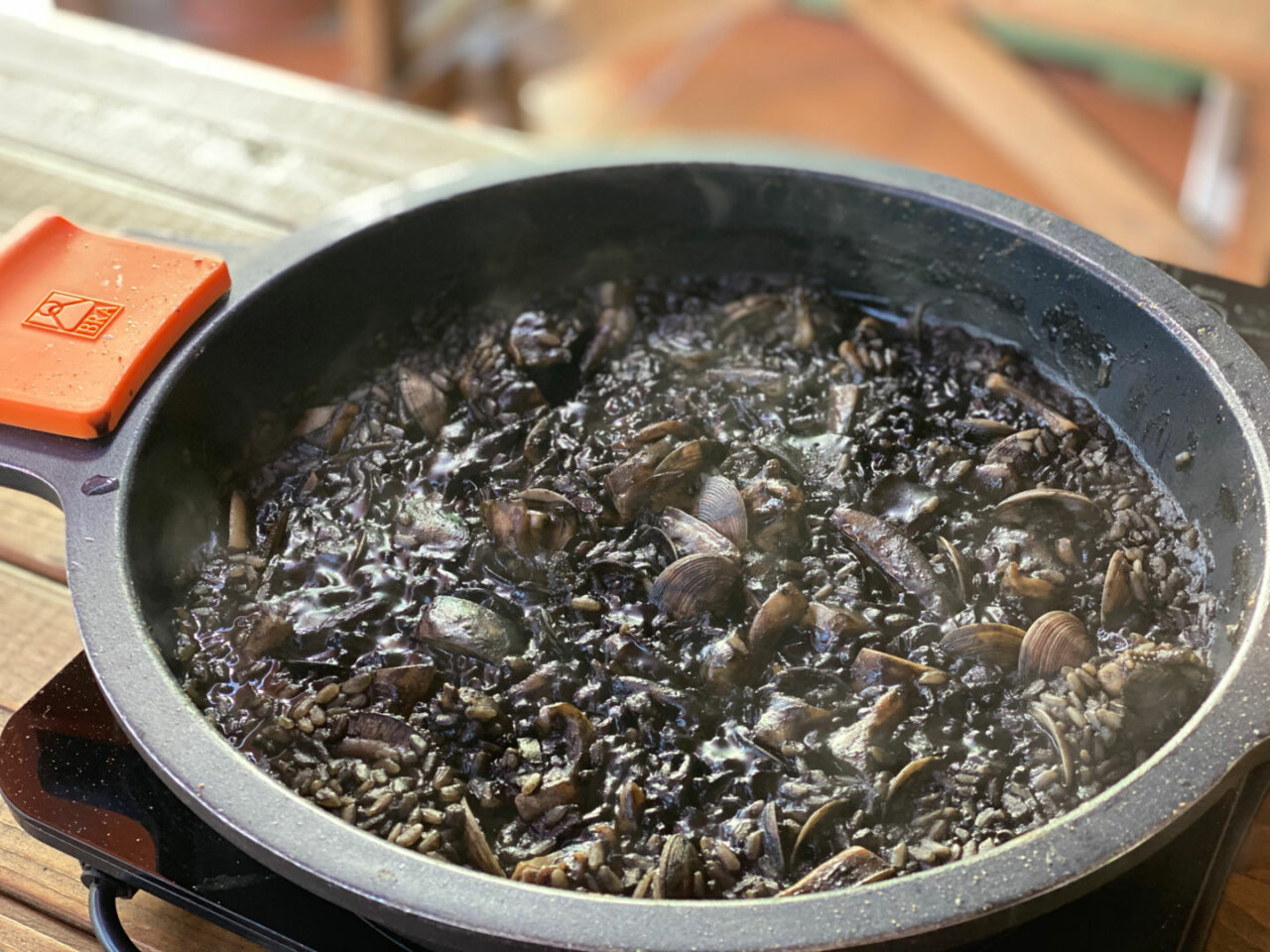 Arroz negro con alioli - La receta más clásica