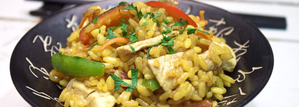 Arroz con pollo al estilo chino