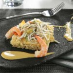 Arroz con mahonesa de soja y gulas salteadas
