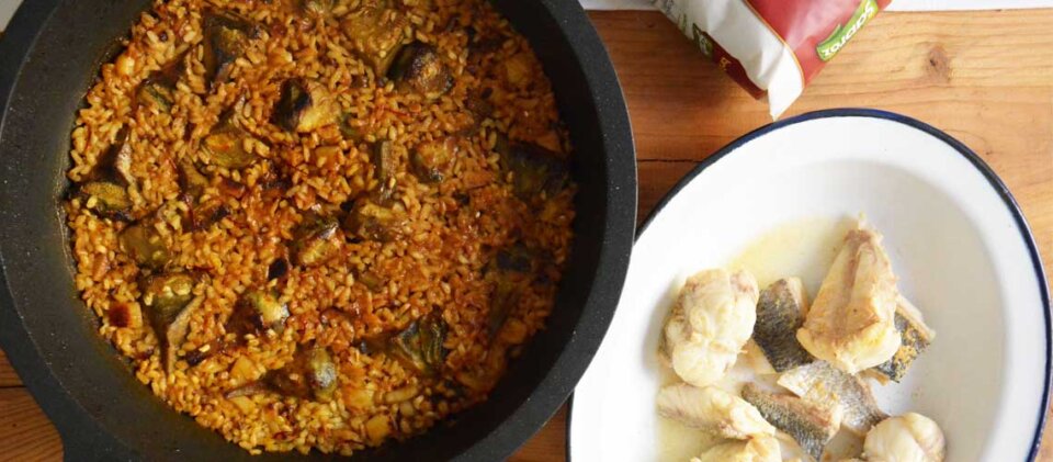 Arroz a banda con alcachofas
