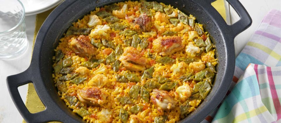 Paella de la huerta con pollo