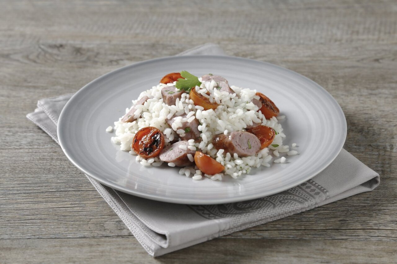 Arroz con salchichas y tomates cherry XL
