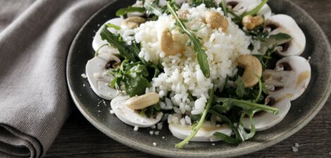 imagen receta Arroz con champiñones, queso, rúcula y anacardos