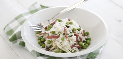 Arroz basmati con jamón serrano, cebolleta y guisantes