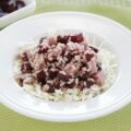 Ensalada de arroz integral con remolacha, pavo y vinagreta de miel