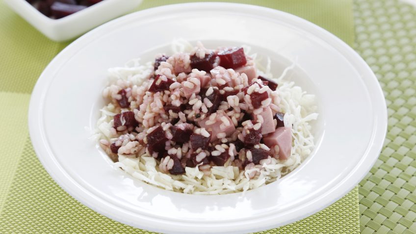 Foto de Ensalada de arroz integral con remolacha, pavo y vinagreta de miel