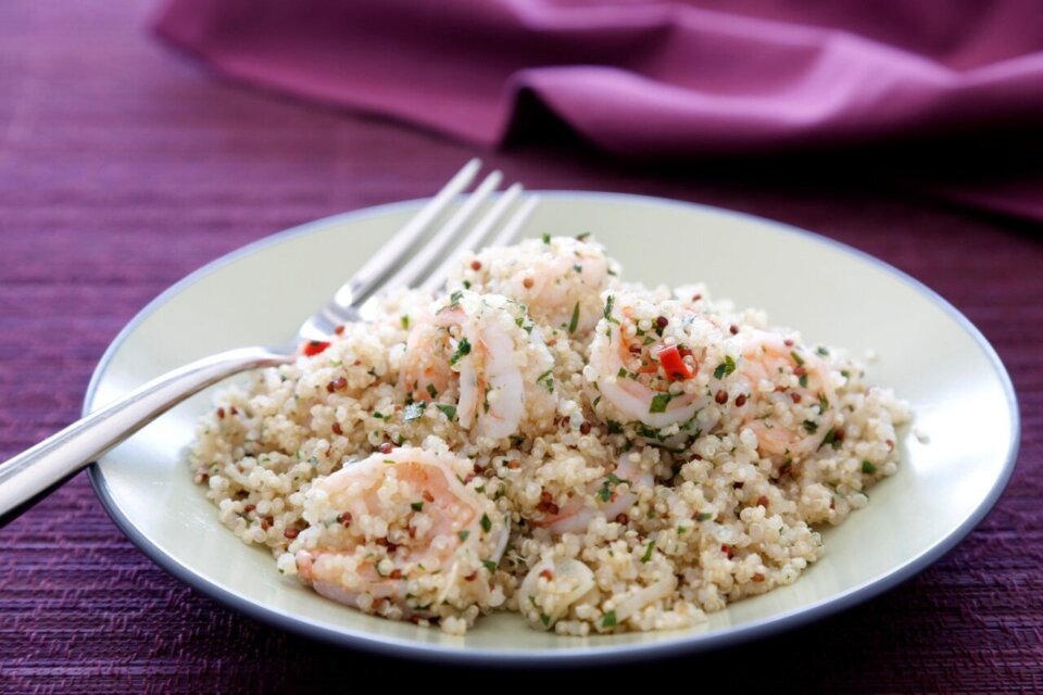 Quinoa con langostinos al ajillo
