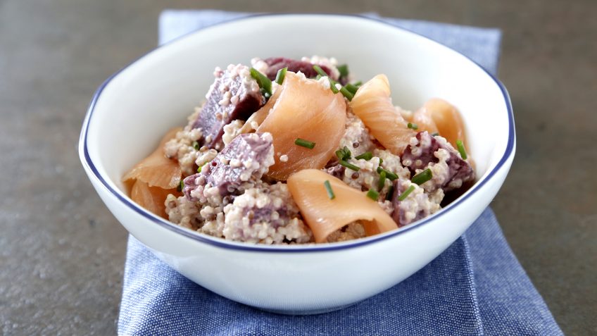 Foto de Ensalada de quinoa con salmón y remolacha