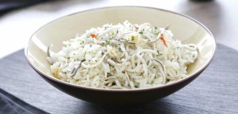 Plato de Arroz Basmati con gulas