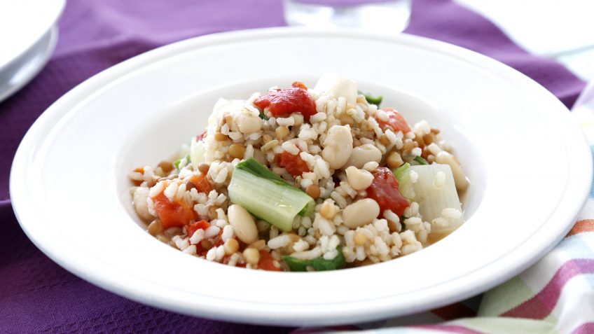 Foto de Guiso de arroz integral y legumbres