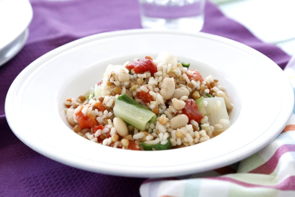 Guiso de arroz integral y legumbres