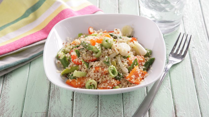 Foto de Quinoa con trigueros, cebolleta y pimiento rojo
