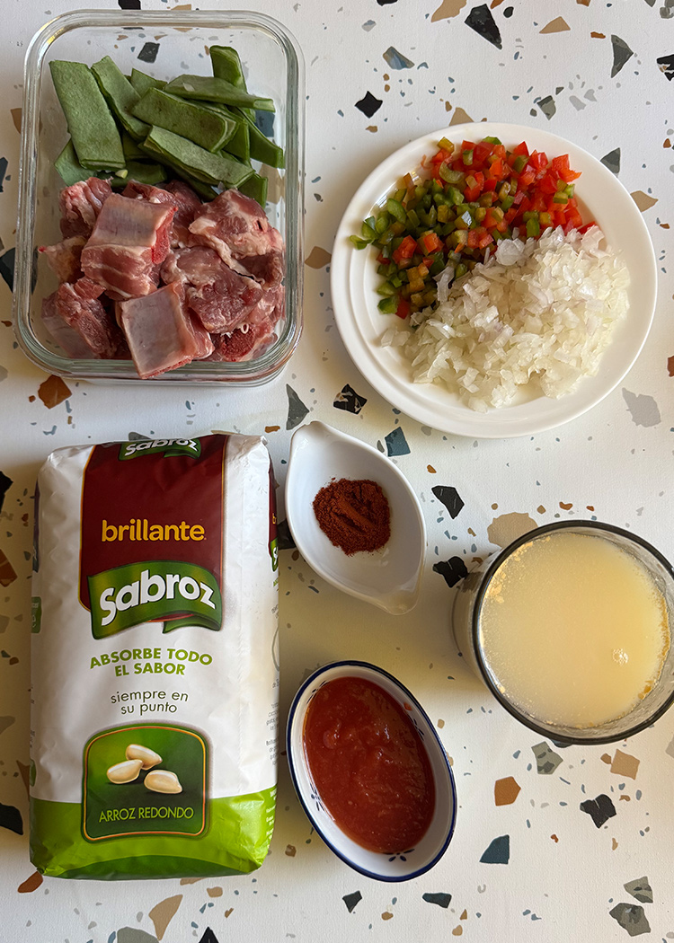 Ingredientes para arroz con carne y verduras