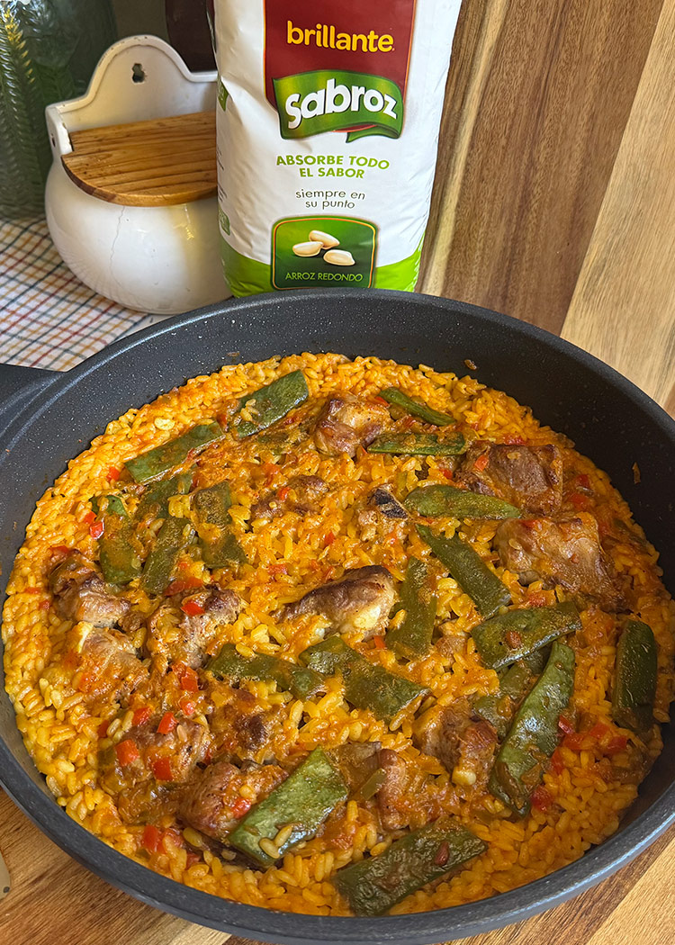 reposar paella carne y verduras