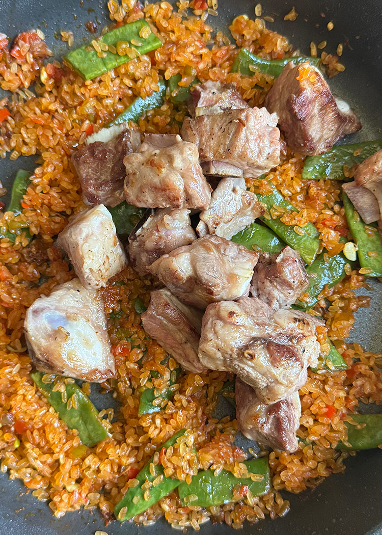 echar costillas para paella carne y verduras