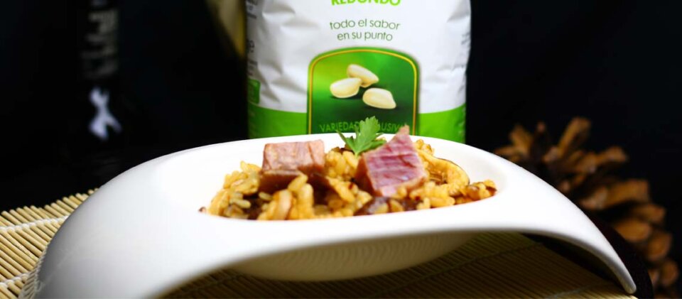 Arroz al wok con atún rojo y setas shiitake