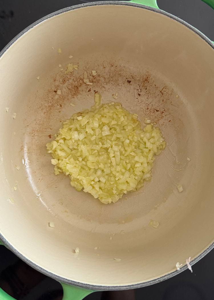 Sofrito para risotto de remolacha