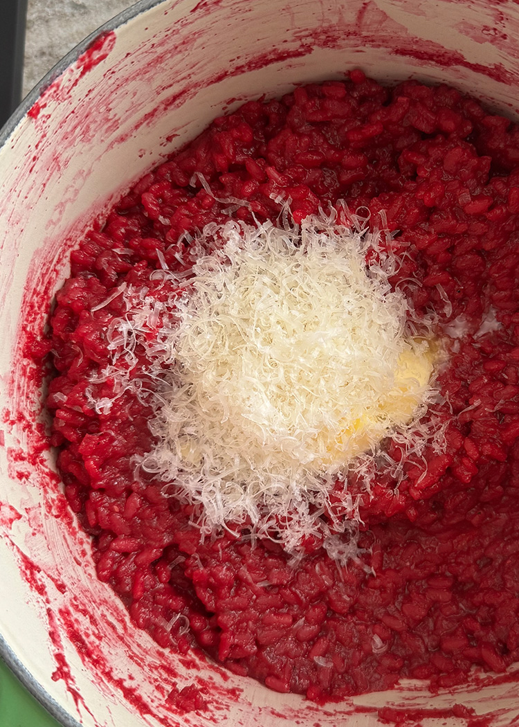 Añadir queso para risotto de remolacha