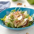 Ensalada de quinoa integral con manzana