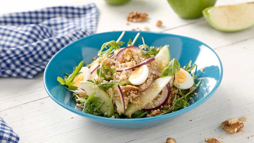 Ensalada de quinoa integral con manzana