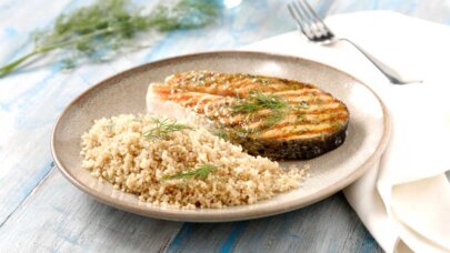 Salmón a la plancha con quinoa integral