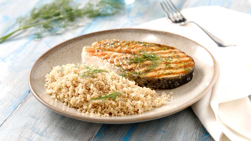 Salmón a la plancha con quinoa integral