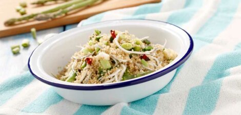 Salteado de quinoa integral con gulas