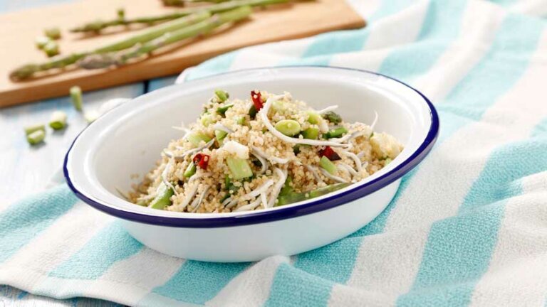 Foto de Salteado de quinoa integral con gulas