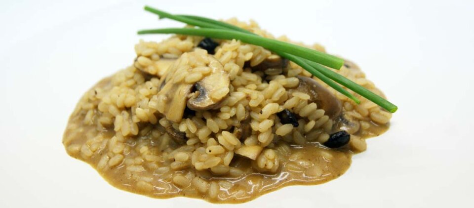 Risotto de hongos Portobello y ajo negro