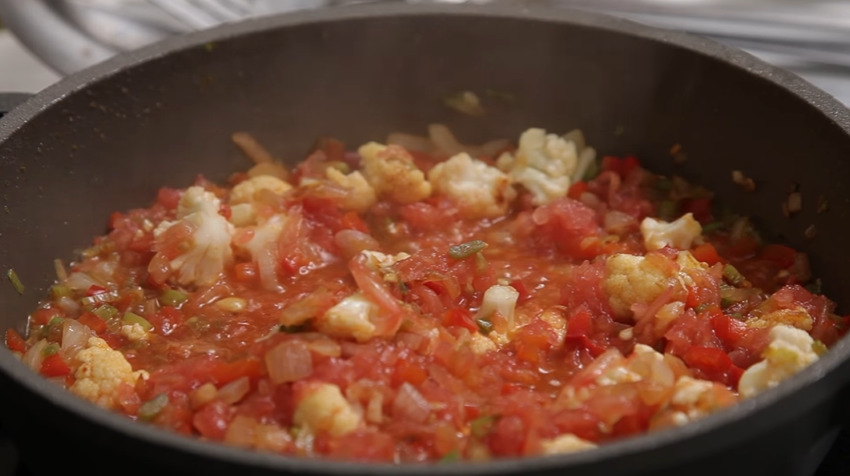 Agregamos las verduras y el caldo