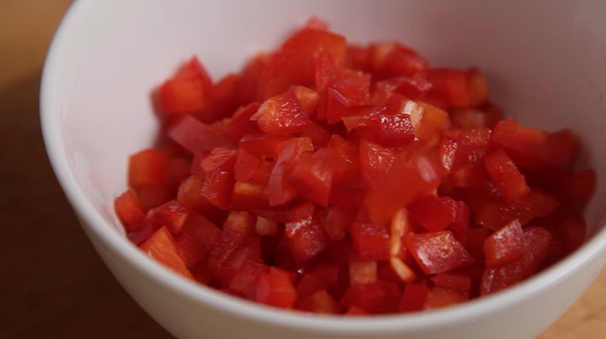Troceamos el pimiento rojo