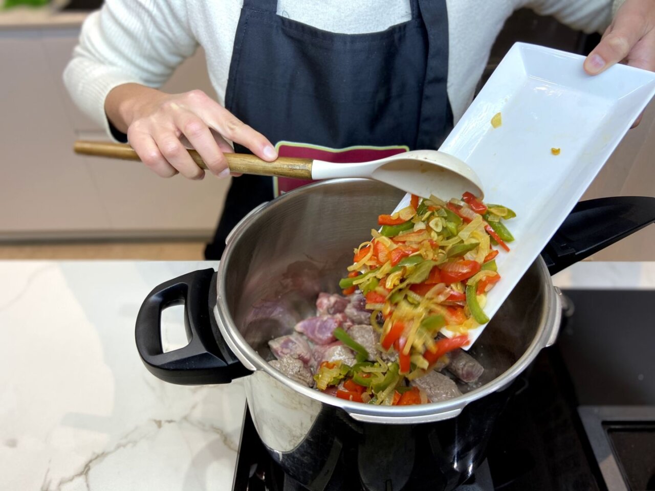 añadimos el sofrito a la olla