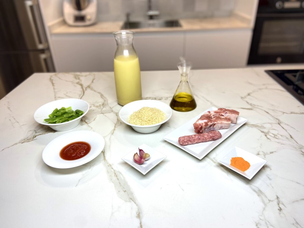 ingredientes para arroz con costilla y salchichas