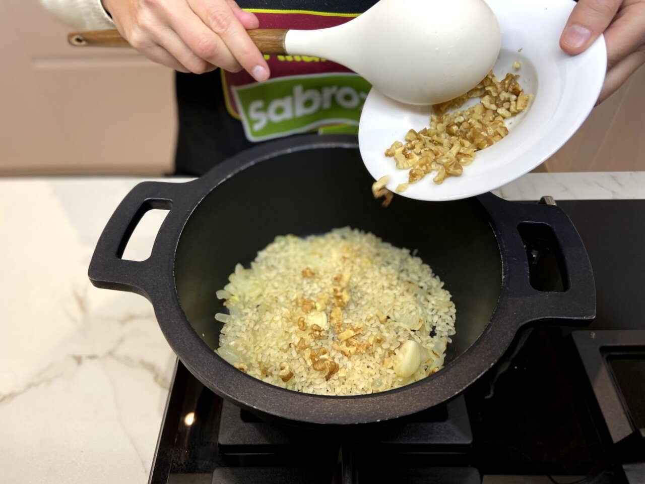 añadir nueces al arroz