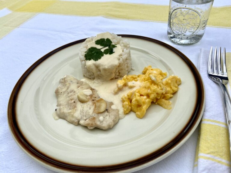 Foto de Arroz con pechuga de pollo, nata y tortilla