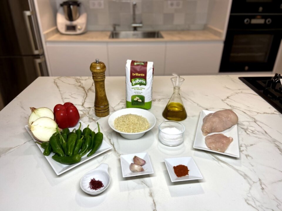 Ingredientes para arroz con pimientos de Padrón y pollo