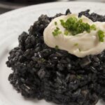 Arroz negro con chipirones