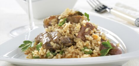 Arroz con costilla y salchichas