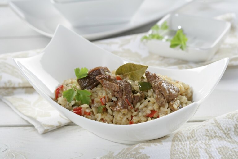 Foto de Arroz con carne de toro, guiso al estilo andaluz