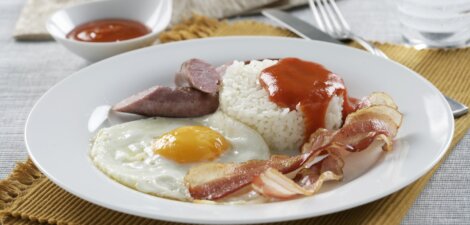 Arroz a la Cubana con Salchichas – Recetas Brillante Sabroz