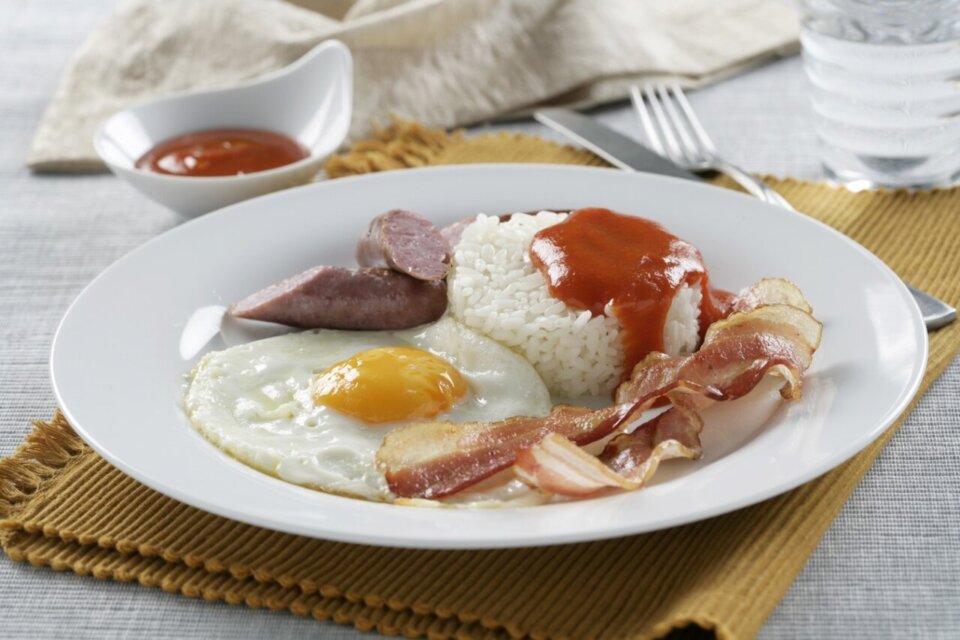 Arroz a la Cubana con Salchichas