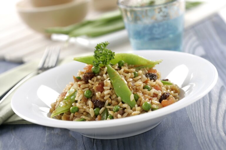 Foto de Arroz con judías verdes, pasas y soja