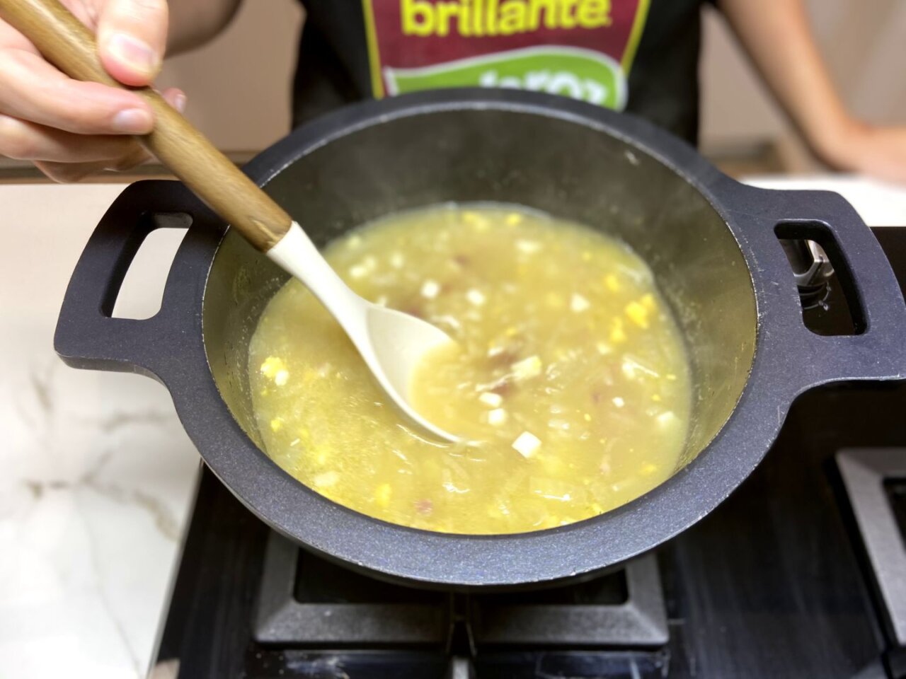 cociendo sopa de arroz